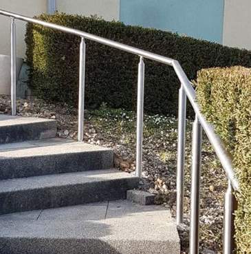 Main courante sur poteau