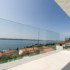 Garde-corps en verre sur mesure installé sur une terrasse